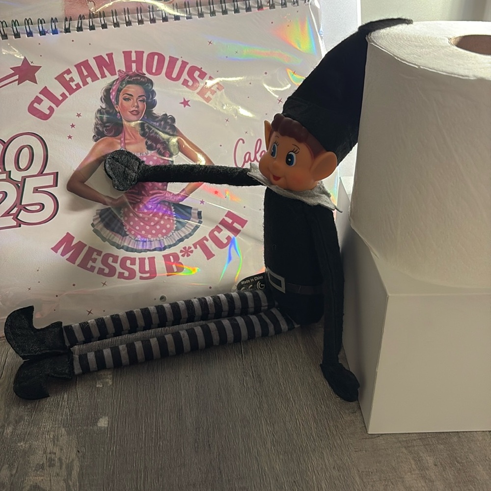 Giveaway Naughty Elf, Messy B* Calendar and Toilet paper Bundle
